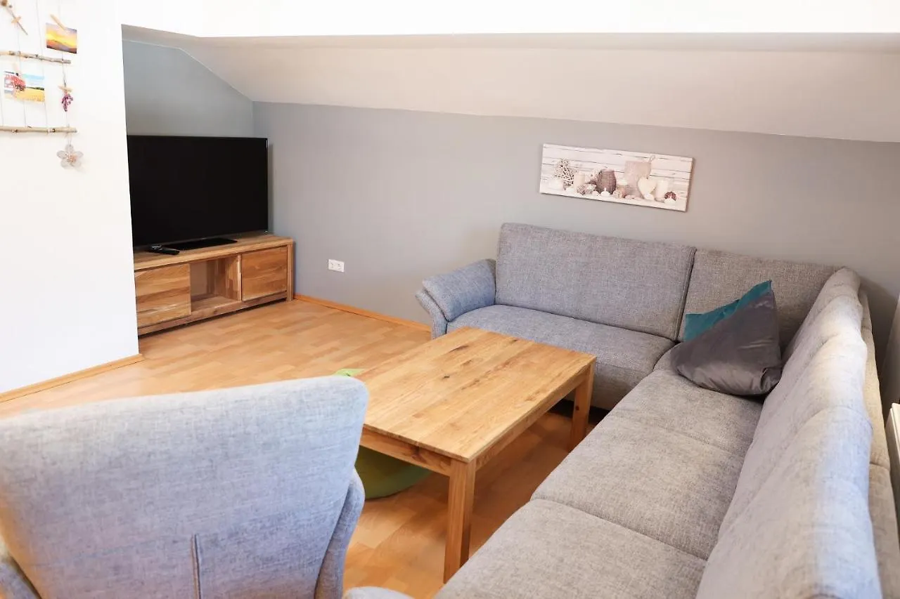 公寓 Ferienwohnung Bergerholen 米滕瓦尔德