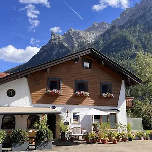 Bed & Breakfast Gaestehaus Edlhuber, Mittenwald